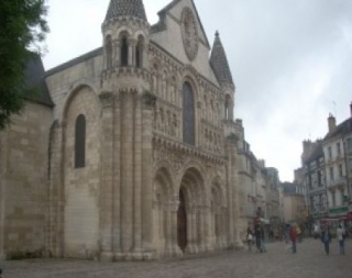 Scoperta del centro città di Poitiers in Segway 